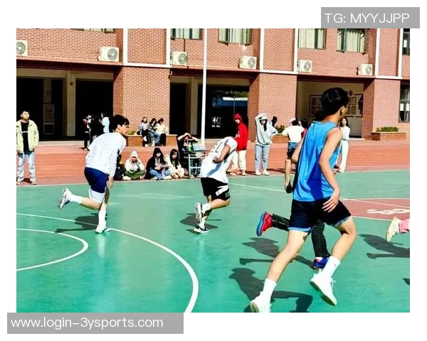 篮球球童的成长之路与梦想追逐的精彩瞬间 篮球球童的成长之路与梦想追逐的精彩瞬间